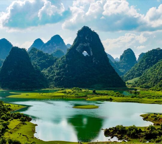 Thung lũng Núi Thủng Nà Ma ( Tuyệt Tình Cốc ), Cao Chương, Trà Lĩnh, Cao Bằng, Việt Nam